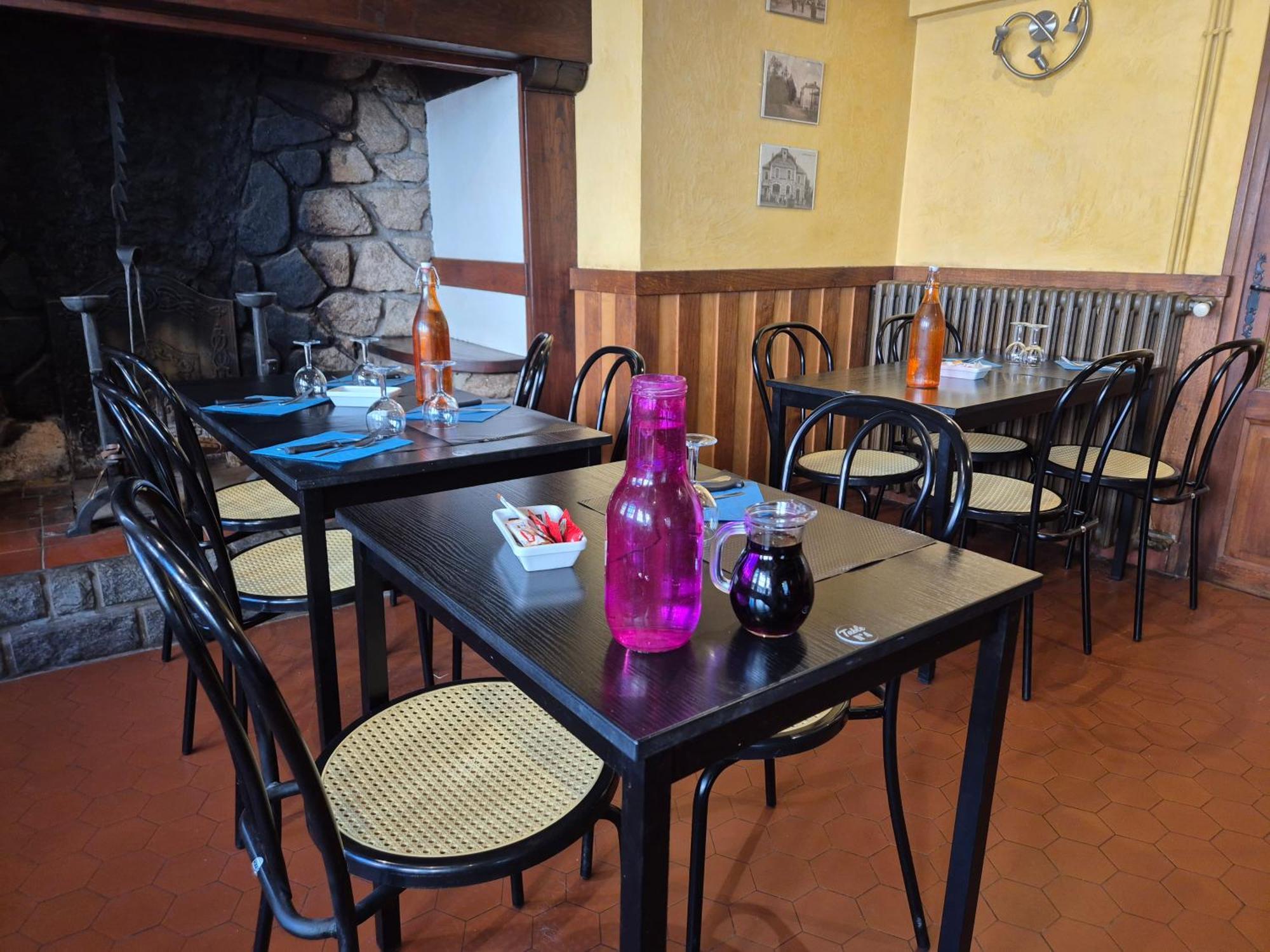 Logis Hotel Restaurant L'Oustal Naves  Kültér fotó