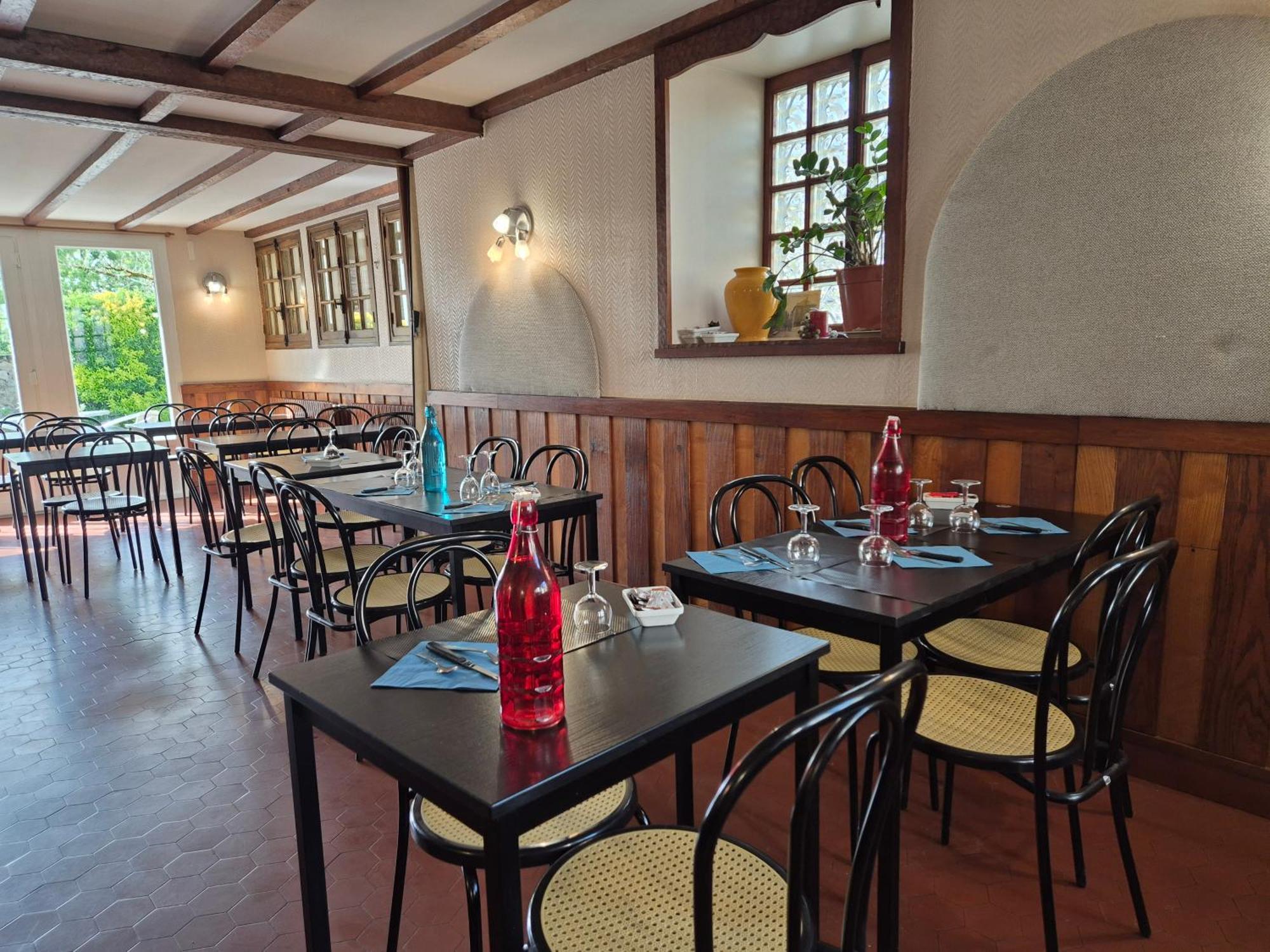 Logis Hotel Restaurant L'Oustal Naves  Kültér fotó