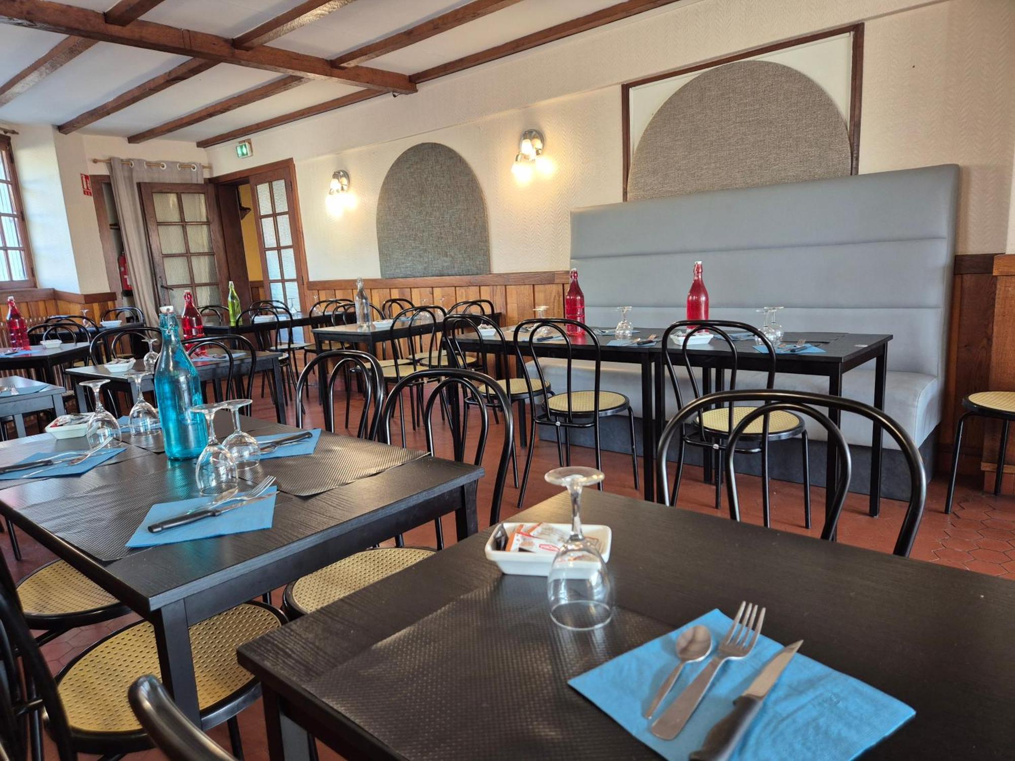 Logis Hotel Restaurant L'Oustal Naves  Kültér fotó