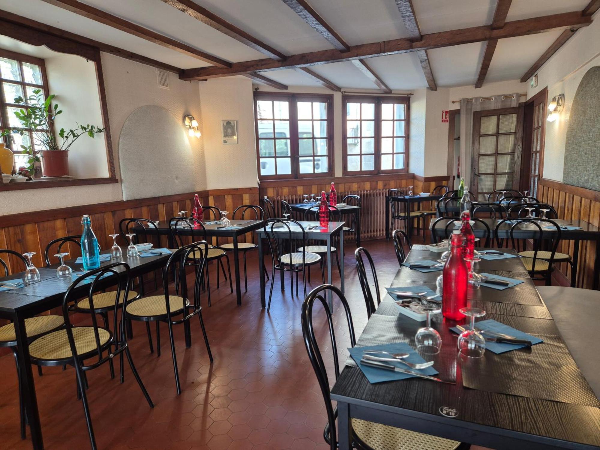 Logis Hotel Restaurant L'Oustal Naves  Kültér fotó
